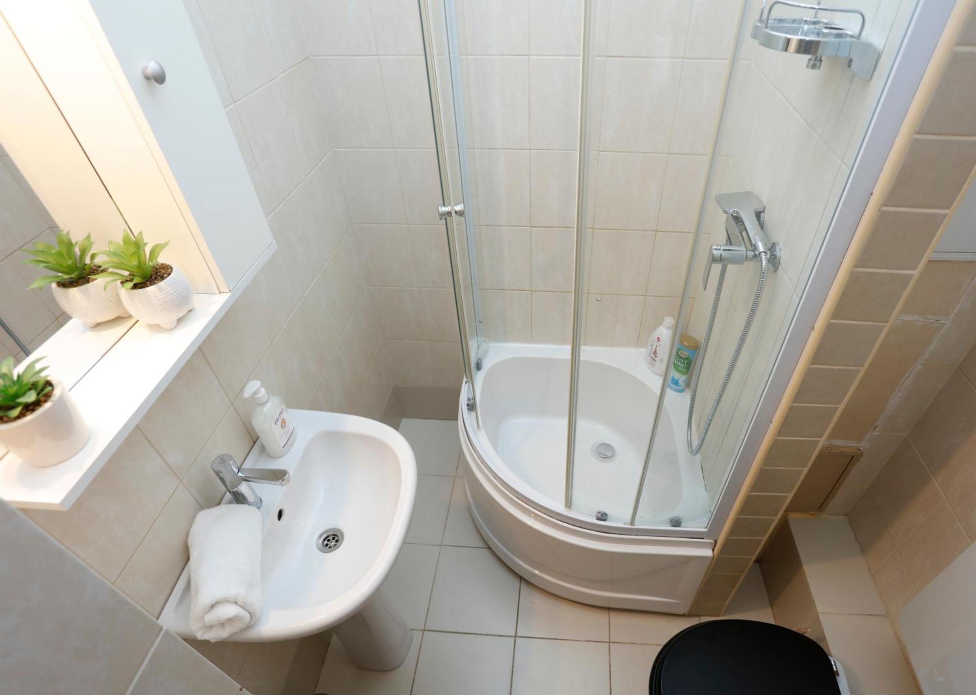 Enchanting Retreat - Historic Old Town - Pet-Friendly Haven - Steps From Unirii Bukarest Kültér fotó