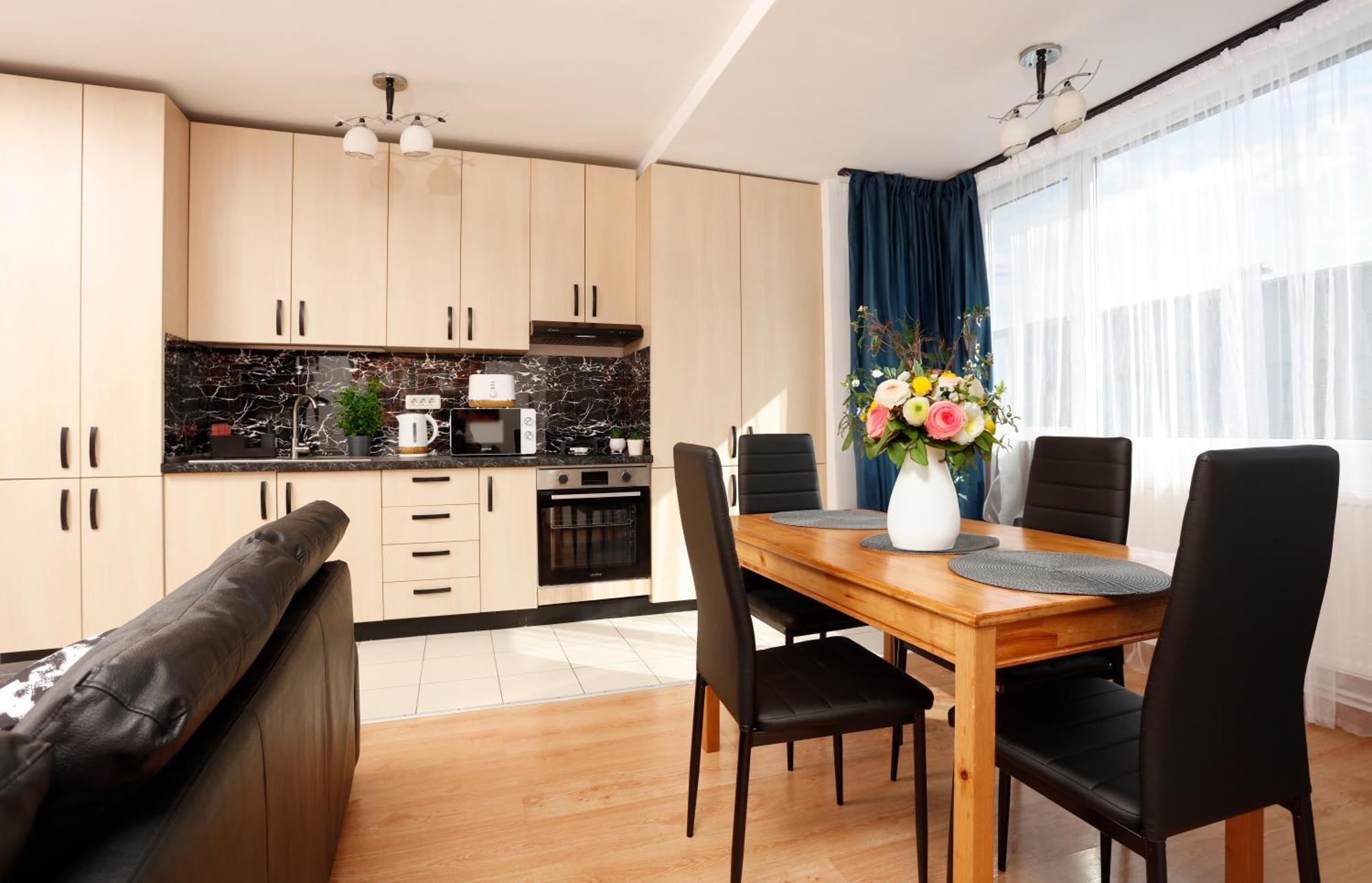 Enchanting Retreat - Historic Old Town - Pet-Friendly Haven - Steps From Unirii Bukarest Kültér fotó