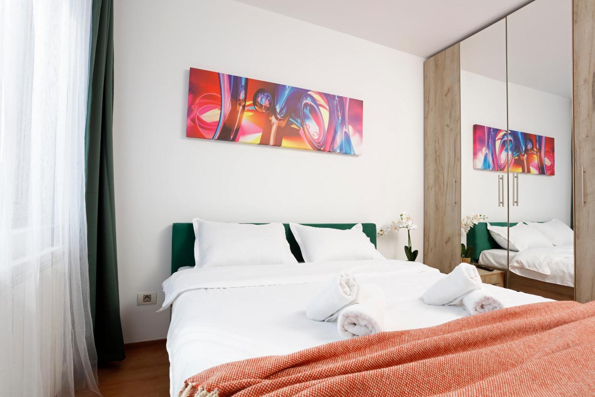 Enchanting Retreat - Historic Old Town - Pet-Friendly Haven - Steps From Unirii Bukarest Kültér fotó