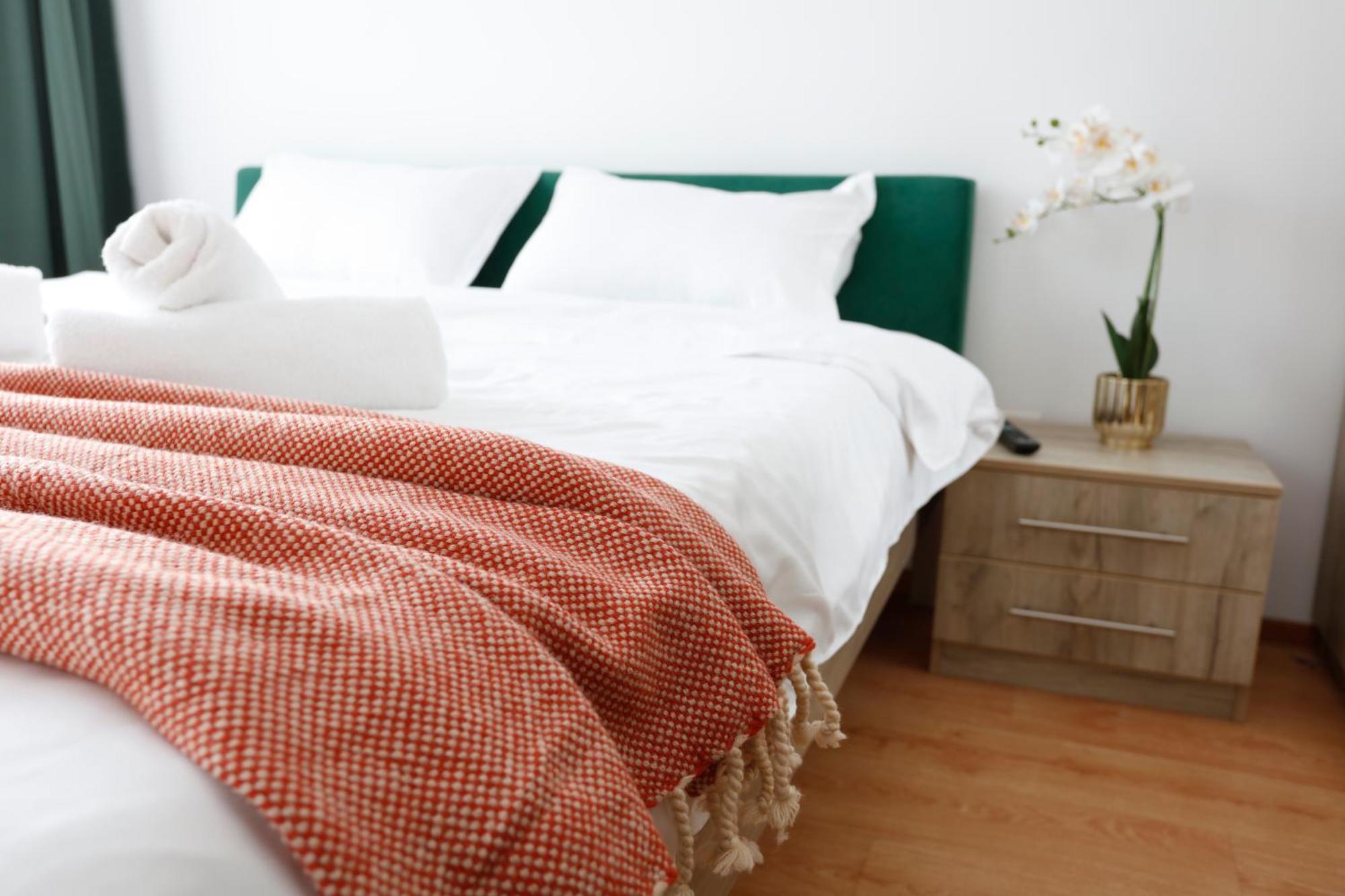 Enchanting Retreat - Historic Old Town - Pet-Friendly Haven - Steps From Unirii Bukarest Kültér fotó