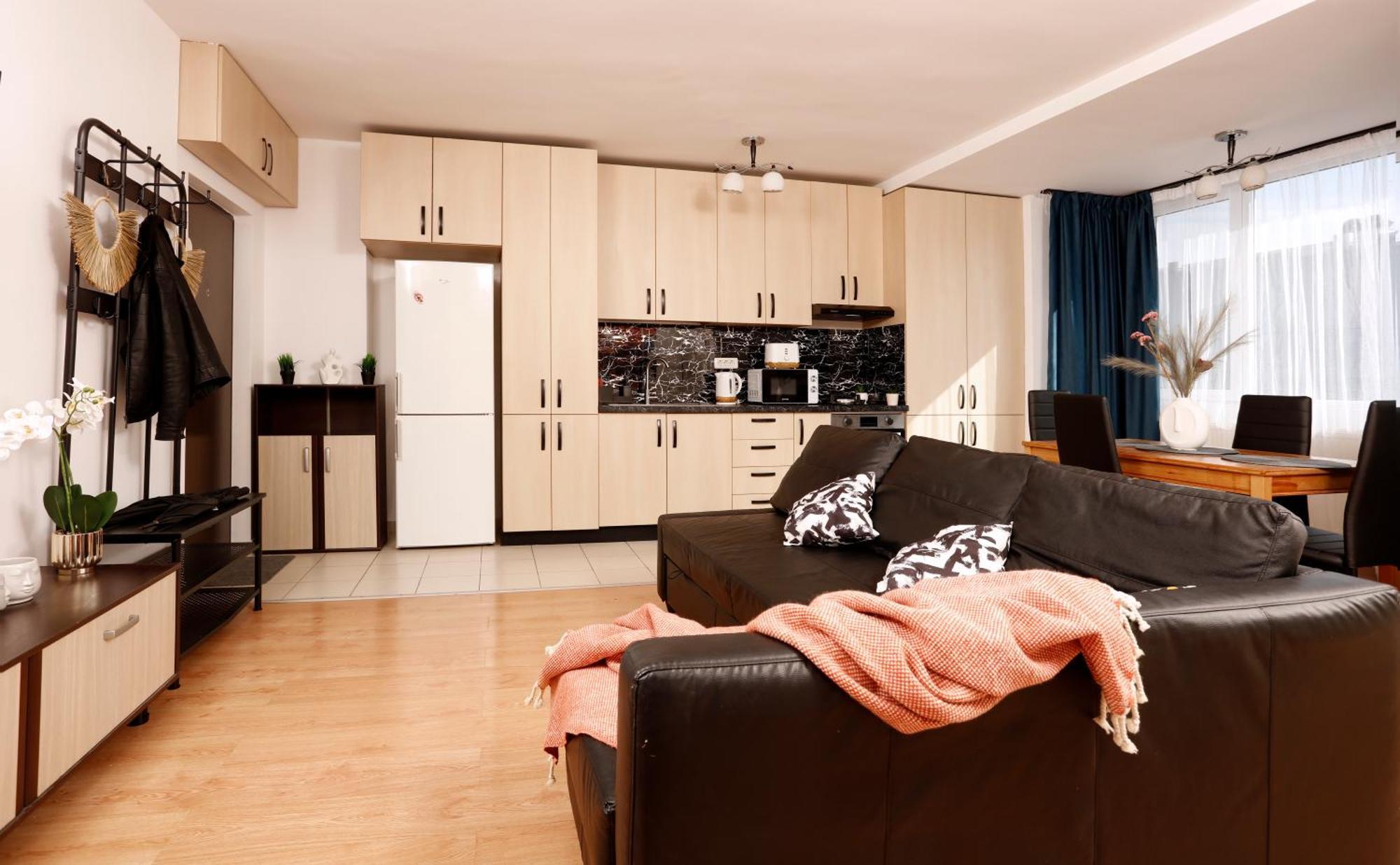 Enchanting Retreat - Historic Old Town - Pet-Friendly Haven - Steps From Unirii Bukarest Kültér fotó