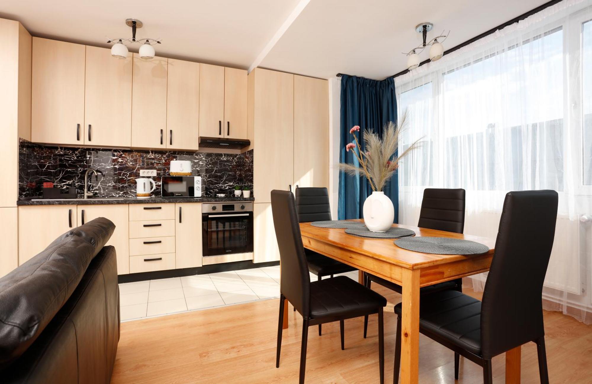 Enchanting Retreat - Historic Old Town - Pet-Friendly Haven - Steps From Unirii Bukarest Kültér fotó